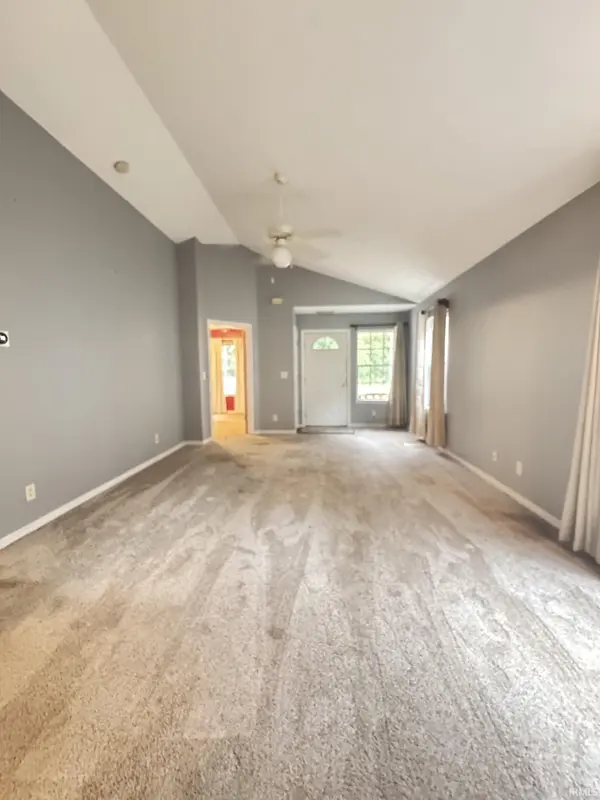 9808 Cayes DR, Evansville, IN 47725