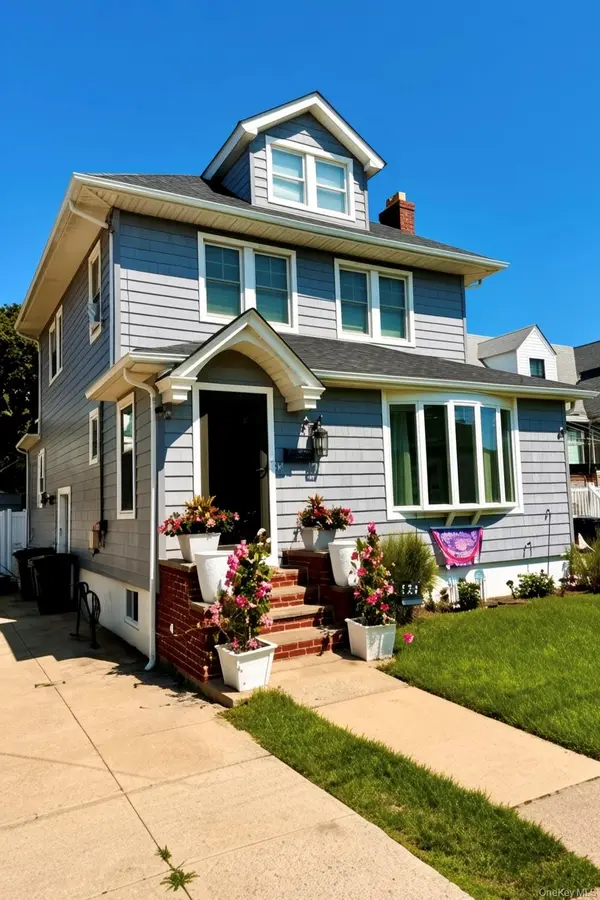 524 Beach 133rd ST, Rockaway Park, NY 11694