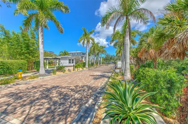 911 SEAGRAPE DR, Ruskin, FL 33570