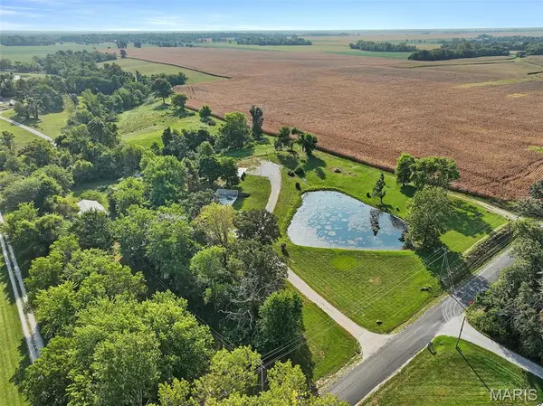 7112 Fields DR, Moro, IL 62067