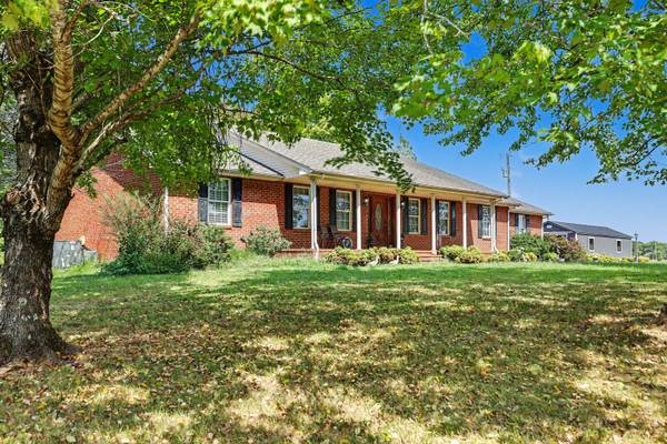 1000 Charlie Read Rd, Chapmansboro, TN 37035