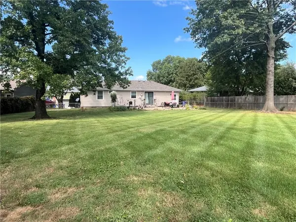 1103 W Ashbury ST, Olathe, KS 66061