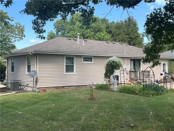 1103 W Ashbury ST, Olathe, KS 66061