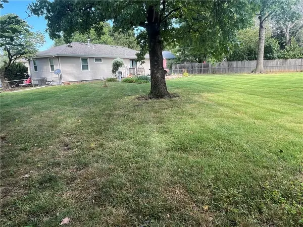 1103 W Ashbury ST, Olathe, KS 66061