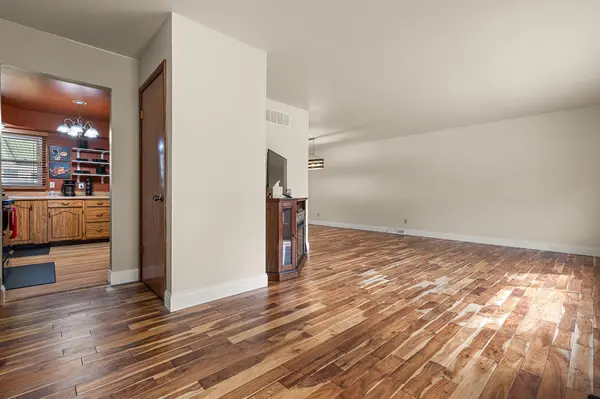 9523 Cleveland Street, Crown Point, IN 46307