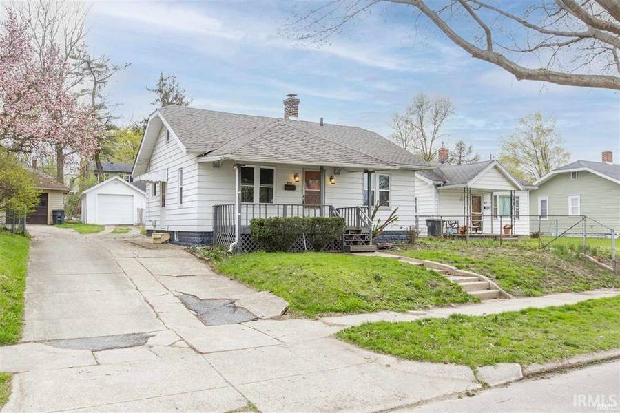 814 E Eckman ST, South Bend, IN 46614