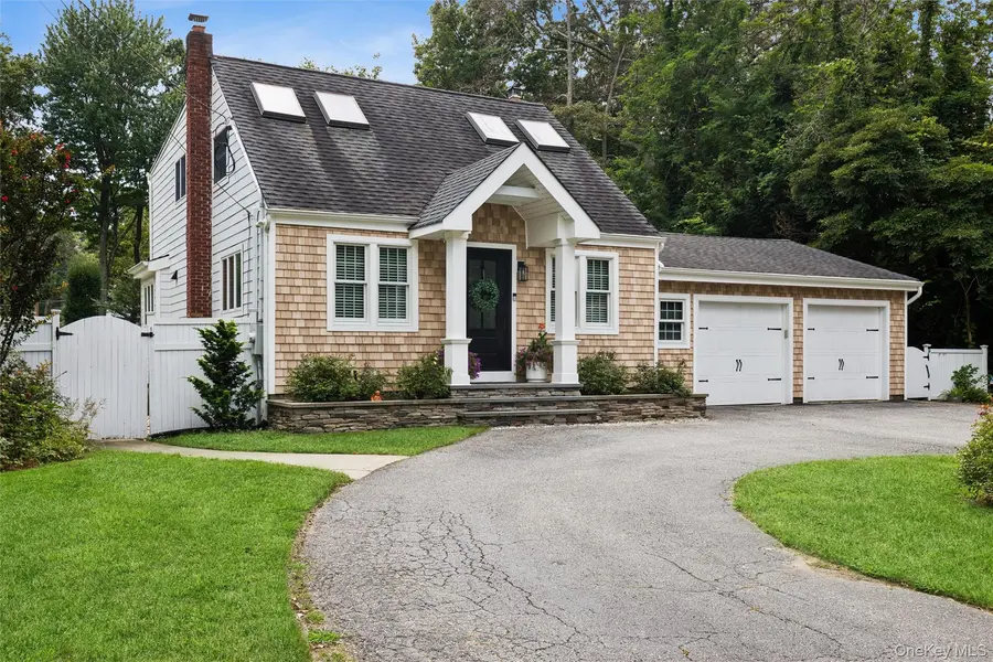 351 Forest LN, Smithtown, NY 11787