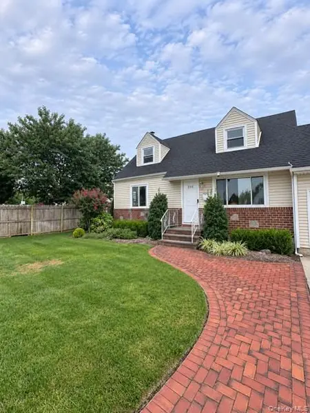 306 Peters AVE, East Meadow, NY 11554