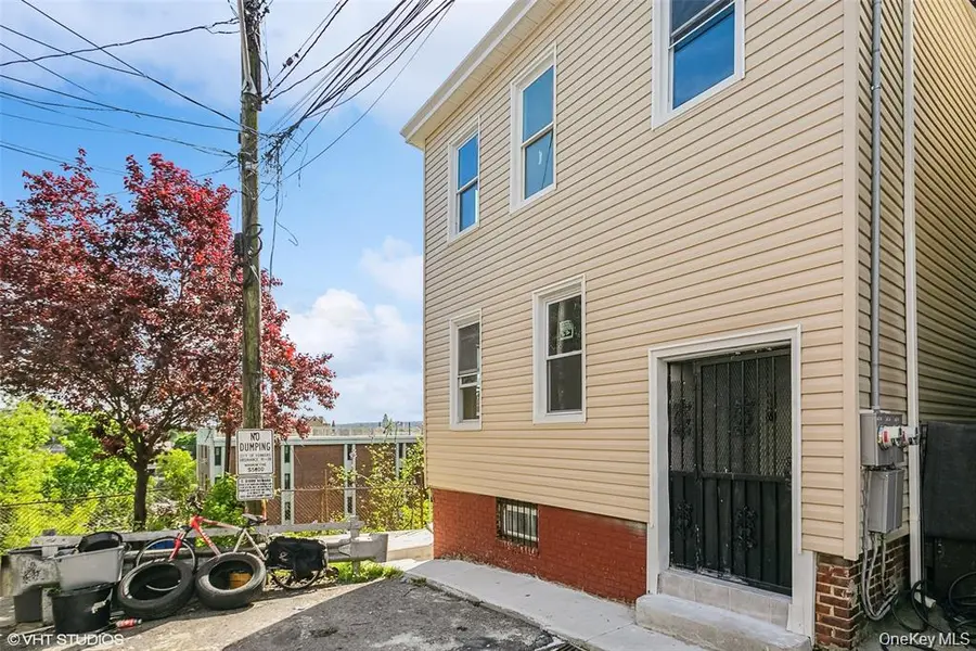15 Stewart PL, Yonkers, NY 10701