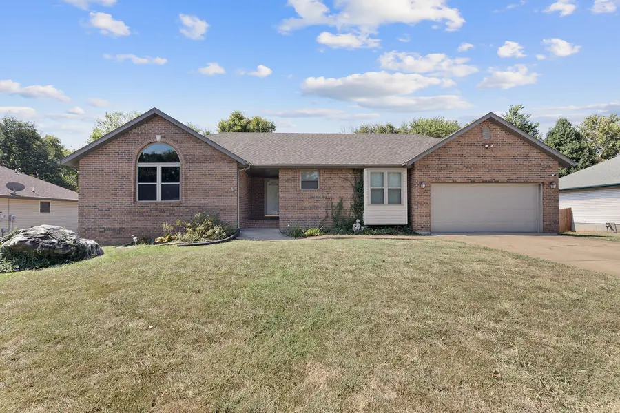 105 Holly Ridge RD, Willard, MO 65781