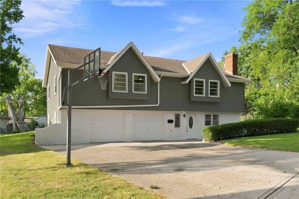 6415 W 73rd TER, Overland Park, KS 66204