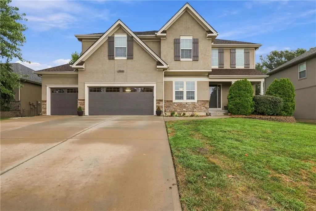19746 W 120th TER, Olathe, KS 66061