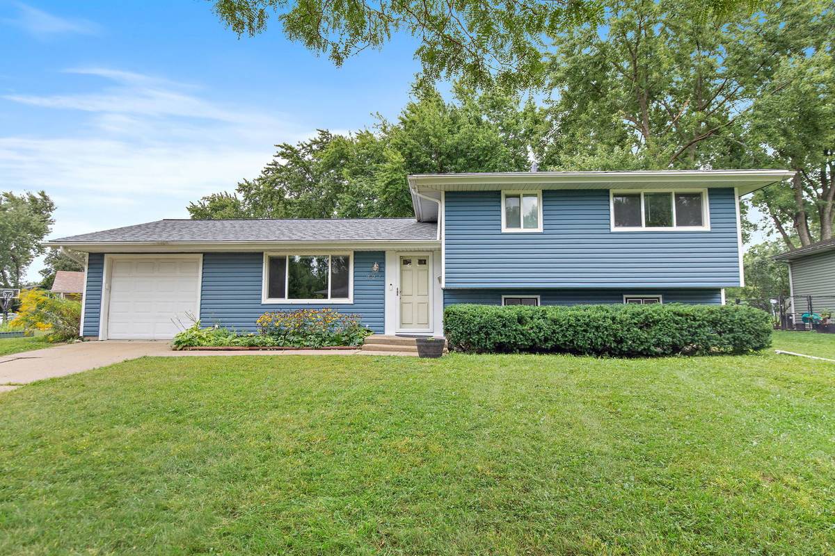 321 Desmond DR, Schaumburg, IL 60193