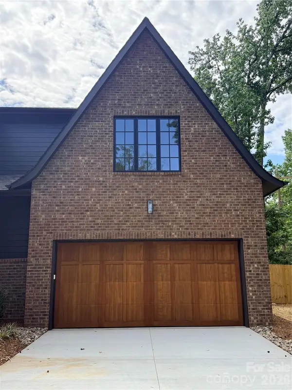 106 Hunter LN, Charlotte, NC 28211