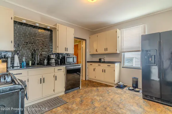 110 E Grove ST, Dunmore, PA 18510
