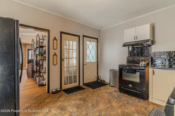 110 E Grove ST, Dunmore, PA 18510