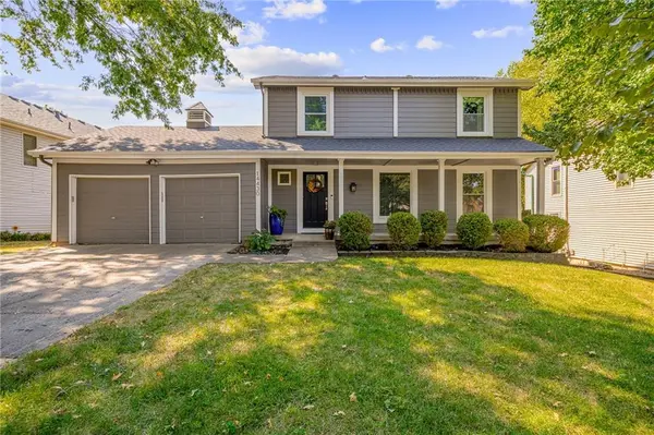 14430 S Summertree LN, Olathe, KS 66062