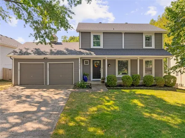 14430 S Summertree LN, Olathe, KS 66062