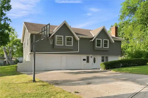 6415 W 73rd TER, Overland Park, KS 66204