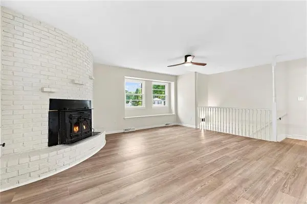 6415 W 73rd TER, Overland Park, KS 66204