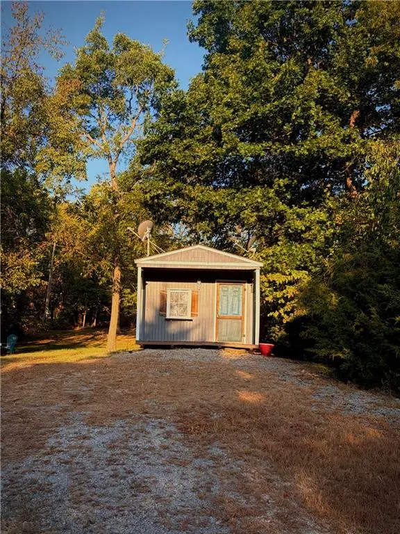 70 N Lakeside DR, La Cygne, KS 66040