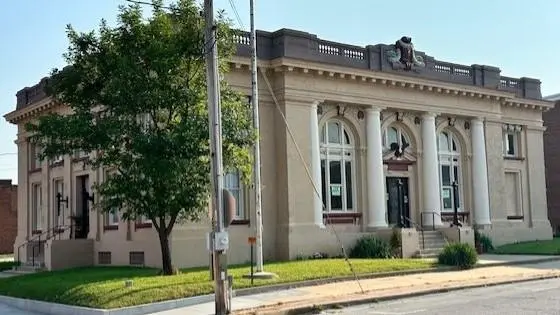 230 W Cherry ST, Nevada, MO 64772