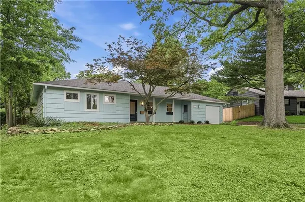 7740 Briar DR, Prairie Village, KS 66208