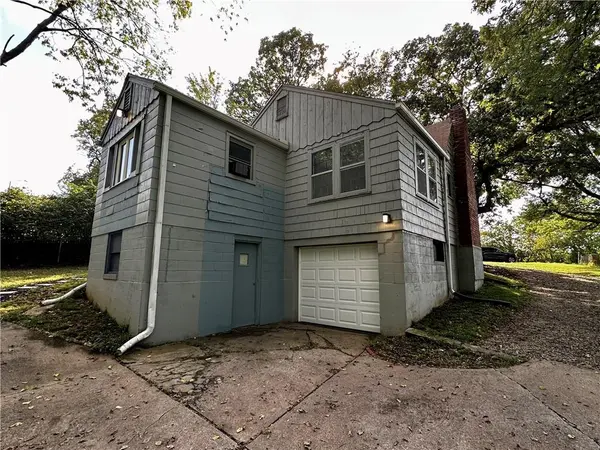 6800 Blue Pkwy, Kansas City, MO 64129