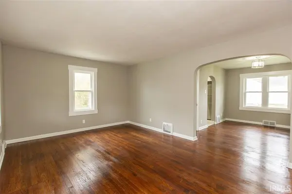 814 E Eckman ST, South Bend, IN 46614
