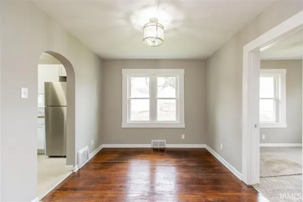 814 E Eckman ST, South Bend, IN 46614