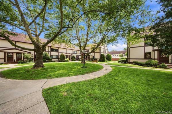 280 Cherry Valley AVE #A2, Garden City, NY 11530