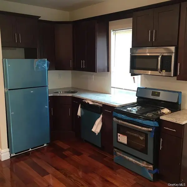 16013 N Conduit AVE, Jamaica, NY 11434