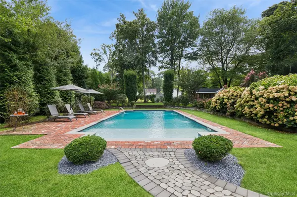 351 Forest LN, Smithtown, NY 11787