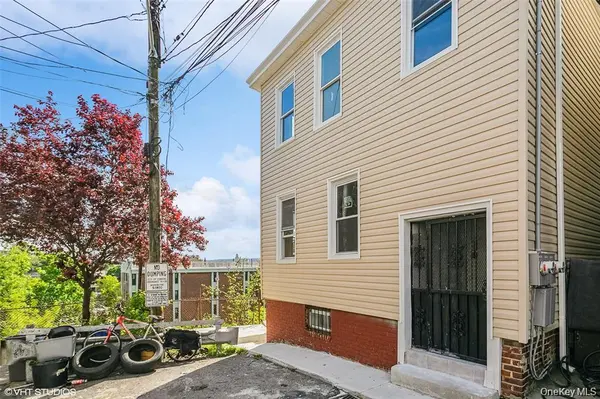 15 Stewart PL, Yonkers, NY 10701