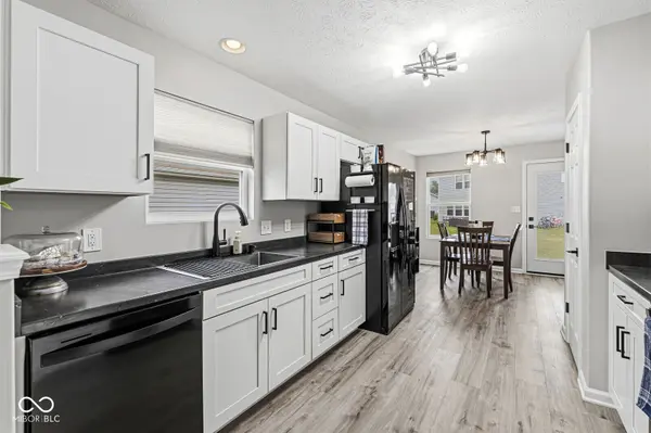 765 Sunvista DR, Avon, IN 46123