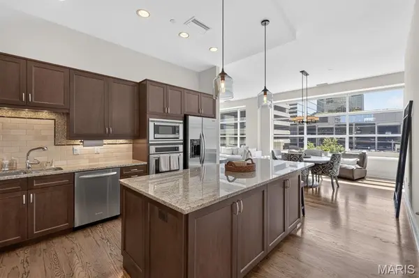 8025 Maryland AVE #3F, Clayton, MO 63105