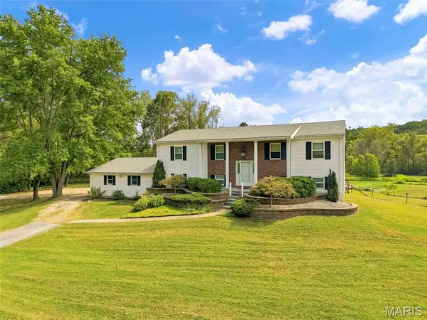 301 Bridle Path LN, O'fallon, MO 63366