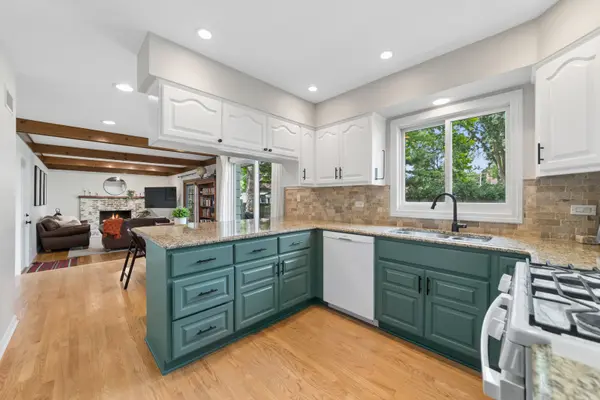 117 E Madison AVE, Wheaton, IL 60187