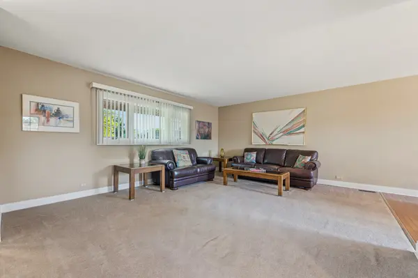 564 Gateshead S, Elk Grove Village, IL 60007