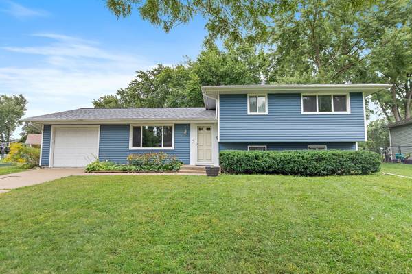 321 Desmond DR, Schaumburg, IL 60193