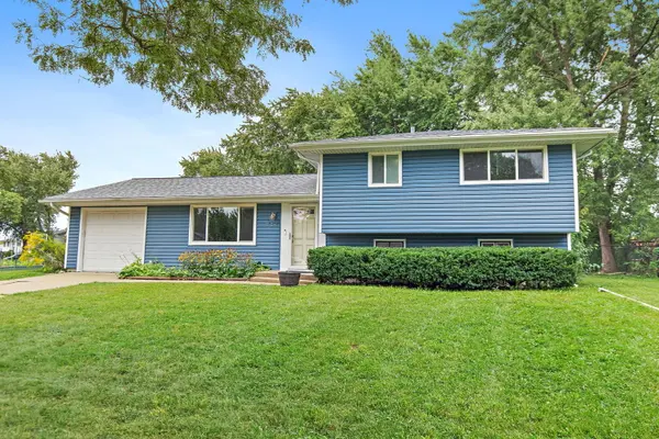 321 Desmond DR, Schaumburg, IL 60193