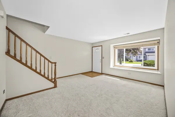 34015 White Oak LN #50C, Gurnee, IL 60031