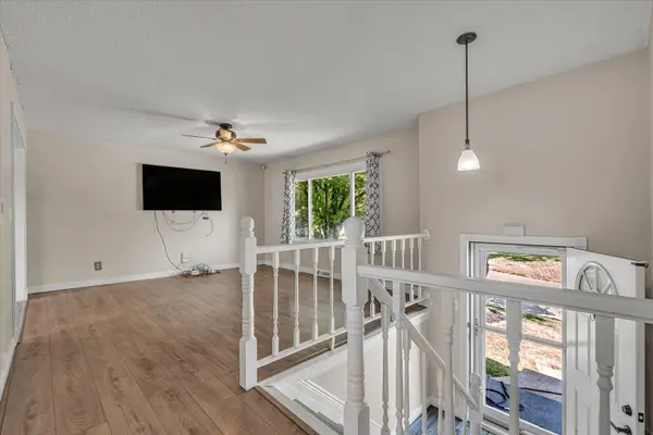 2207 Waveland DR, Bettendorf, IA 52722