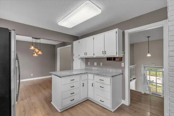 2207 Waveland DR, Bettendorf, IA 52722