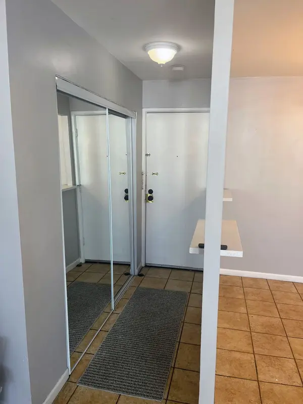 1227 S Harlem AVE #301, Berwyn, IL 60402