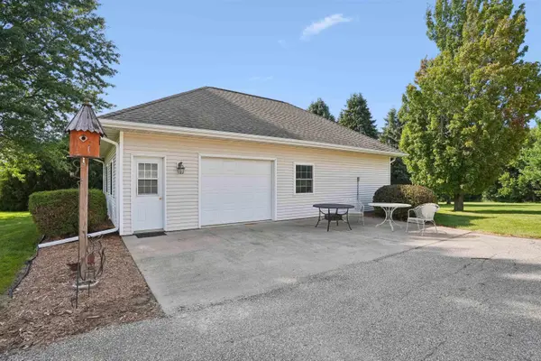 30665 Deer Trail, New Hartford, IA 50660