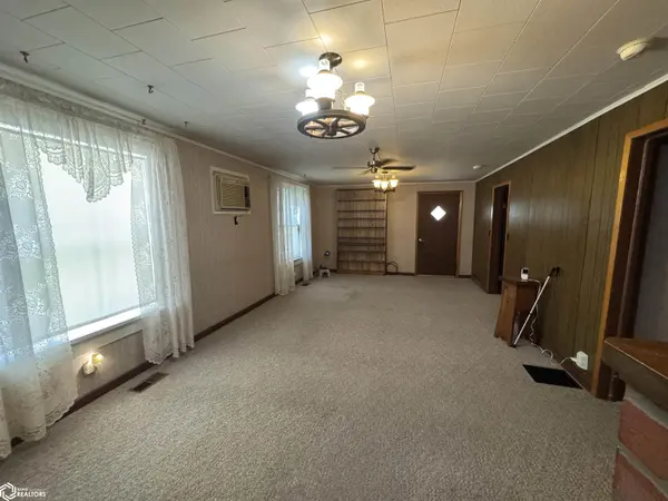 411 N Division ST, Creston, IA 50801
