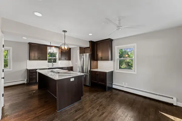 928 Griffin AVE, Mahtomedi, MN 55115