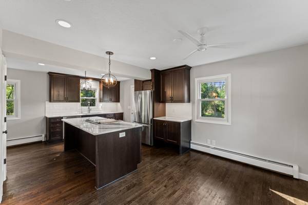 928 Griffin AVE, Mahtomedi, MN 55115