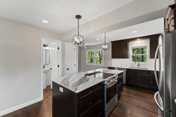 928 Griffin AVE, Mahtomedi, MN 55115